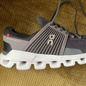 On Cloud Helion cloudtec running shoe W9.5 grey white